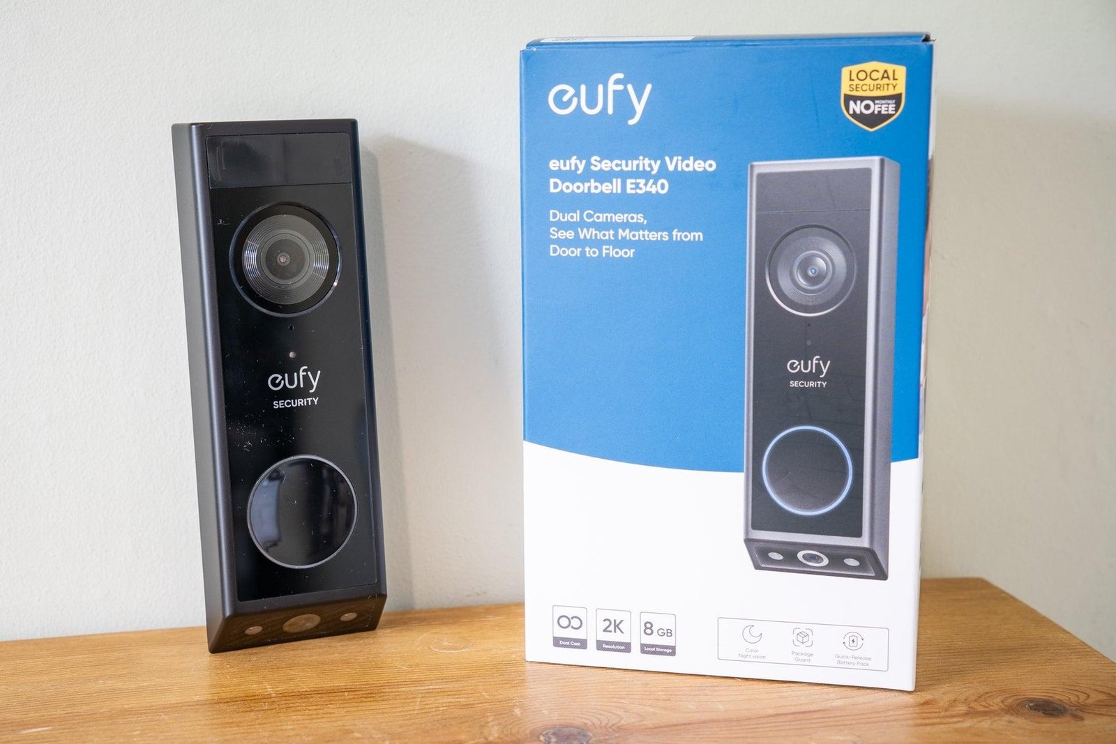 Eufy E340 junto a su caja